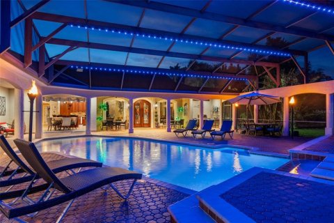 Casa en venta en Port Orange, Florida, 5 dormitorios, 541.16 m2 № 2215743 - foto 2