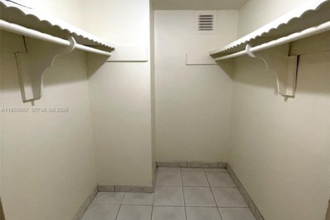 Снять в аренду кондоминиум в Лодердейл-Лейкс, Флорида 2 спальни, 101.08м2, № 2011058 - фото 5