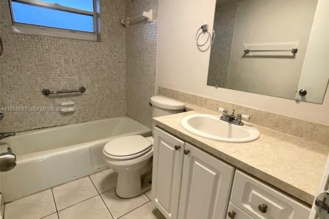 Снять в аренду кондоминиум в Лодердейл-Лейкс, Флорида 2 спальни, 101.08м2, № 2011058 - фото 10