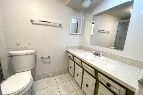 Снять в аренду кондоминиум в Лодердейл-Лейкс, Флорида 2 спальни, 101.08м2, № 2011058 - фото 6