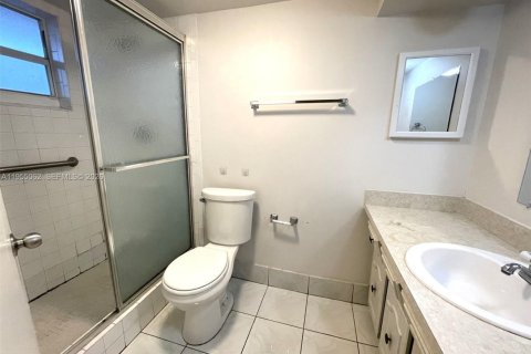 Снять в аренду кондоминиум в Лодердейл-Лейкс, Флорида 2 спальни, 101.08м2, № 2011058 - фото 7