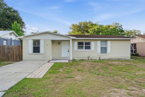 House in Leesburg, Florida 4 bedrooms, 113.34 sq.m. № 2341942