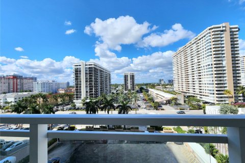 Снять в аренду кондоминиум в Халландейл-Бич, Флорида 2 спальни, 121.89м2, № 2027364 - фото 5