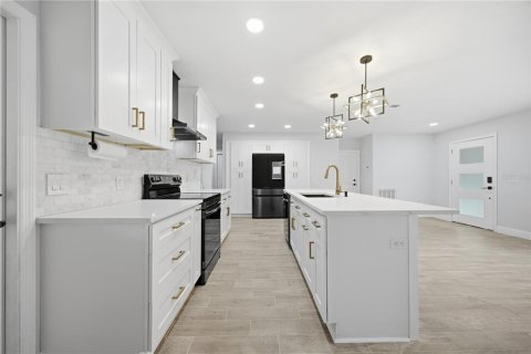 House in Tampa, Florida 3 bedrooms, 134.34 sq.m. № 2338905 - photo 8