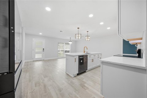 House in Tampa, Florida 3 bedrooms, 134.34 sq.m. № 2338905 - photo 9