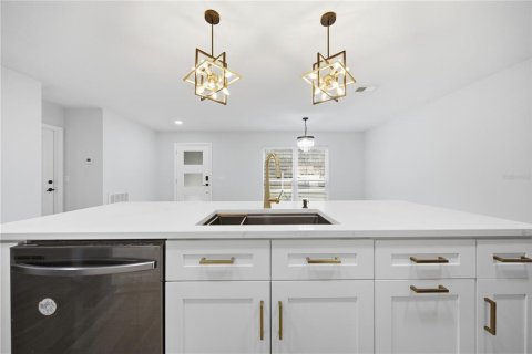 House in Tampa, Florida 3 bedrooms, 134.34 sq.m. № 2338905 - photo 10