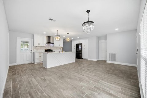 House in Tampa, Florida 3 bedrooms, 134.34 sq.m. № 2338905 - photo 5