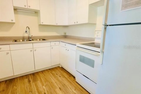 Apartment in Saint Petersburg, Florida 2 bedrooms, 73.21 sq.m. № 1870698 - photo 12