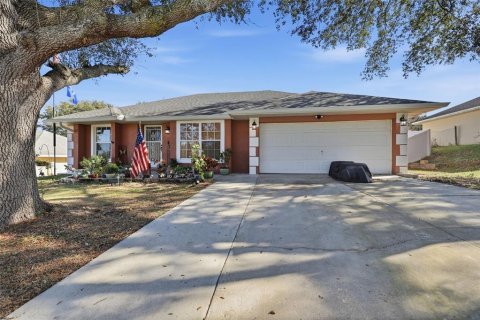 House in Mascotte, Florida 3 bedrooms, 119.75 sq.m. № 2238324