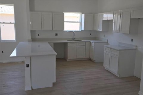 House in Auburndale, Florida 3 bedrooms, 109.02 sq.m. № 1870620 - photo 6