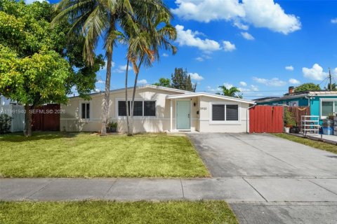 Снять в аренду виллу или дом в Окленд-Парк, Флорида 4 спальни, 112.41м2, № 2056884 - фото 24