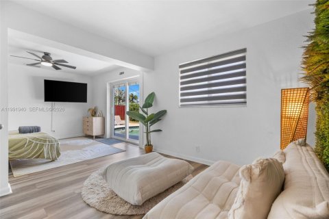 Снять в аренду виллу или дом в Окленд-Парк, Флорида 4 спальни, 112.41м2, № 2056884 - фото 15