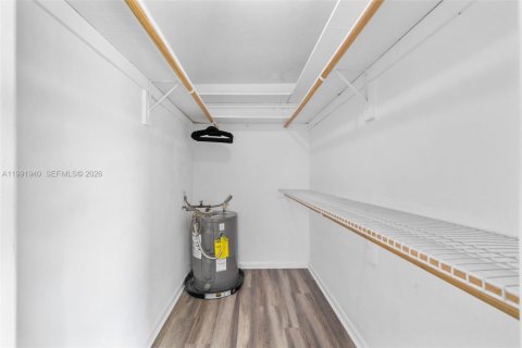 Снять в аренду виллу или дом в Окленд-Парк, Флорида 4 спальни, 112.41м2, № 2056884 - фото 18