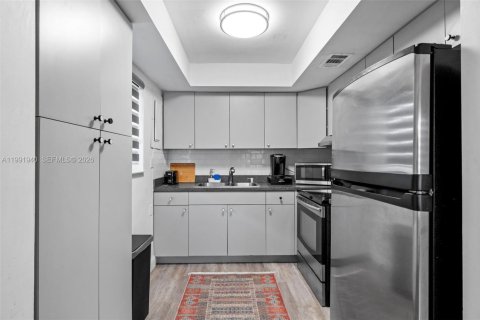 Снять в аренду виллу или дом в Окленд-Парк, Флорида 4 спальни, 112.41м2, № 2056884 - фото 5