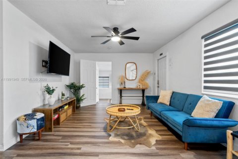 Снять в аренду виллу или дом в Окленд-Парк, Флорида 4 спальни, 112.41м2, № 2056884 - фото 3