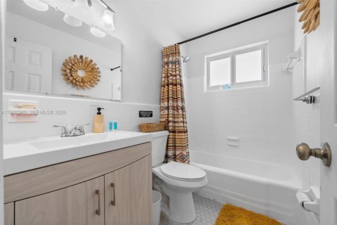 Снять в аренду виллу или дом в Окленд-Парк, Флорида 4 спальни, 112.41м2, № 2056884 - фото 12