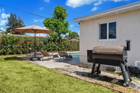 Снять в аренду виллу или дом в Окленд-Парк, Флорида 4 спальни, 112.41м2, № 2056884 - фото 23