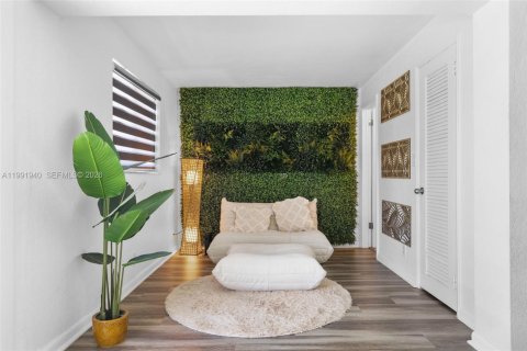 Снять в аренду виллу или дом в Окленд-Парк, Флорида 4 спальни, 112.41м2, № 2056884 - фото 16