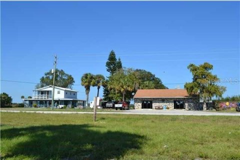 House in Okeechobee, Florida 3 bedrooms, 185.8 sq.m. № 2122976 - photo 2