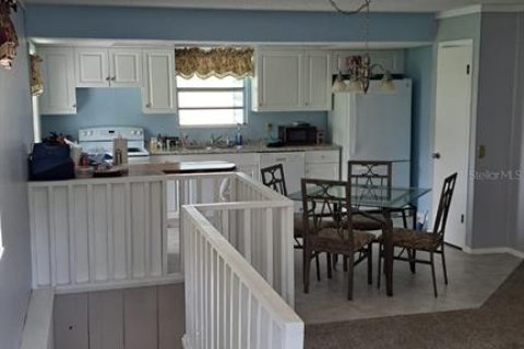 House in Okeechobee, Florida 3 bedrooms, 185.8 sq.m. № 2122976 - photo 8