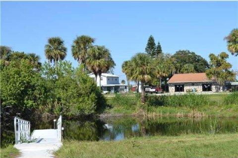 House in Okeechobee, Florida 3 bedrooms, 185.8 sq.m. № 2122976 - photo 3