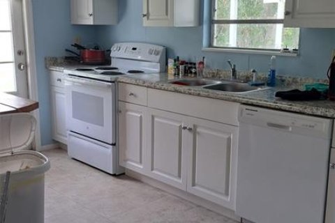 House in Okeechobee, Florida 3 bedrooms, 185.8 sq.m. № 2122976 - photo 18