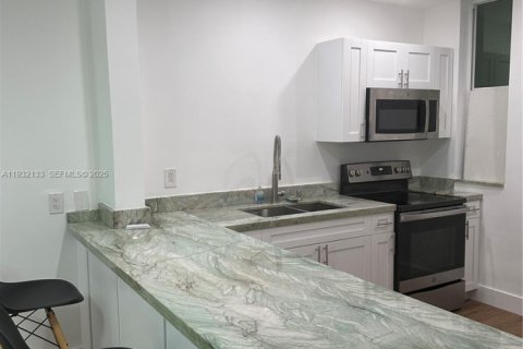 Copropriété à vendre à Bal Harbour, Floride: 1 chambre, 91.6 m2 № 2088956 - photo 10