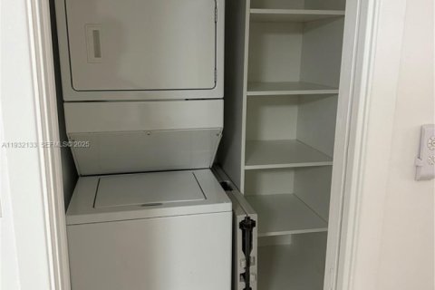 Copropriété à vendre à Bal Harbour, Floride: 1 chambre, 91.6 m2 № 2088956 - photo 16