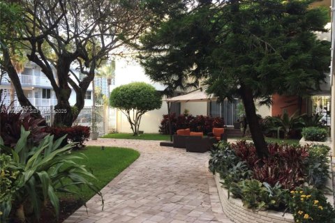 Copropriété à vendre à Bal Harbour, Floride: 1 chambre, 91.6 m2 № 2088956 - photo 3