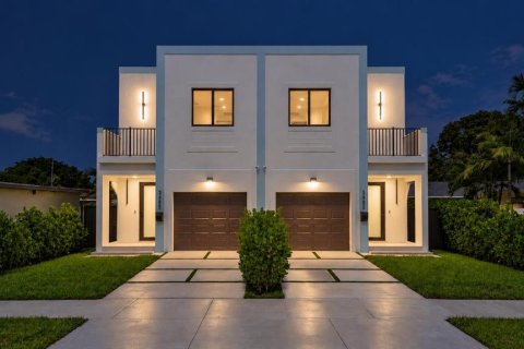 House in Miami, Florida 3 bedrooms, 188.41 sq.m. № 2378340