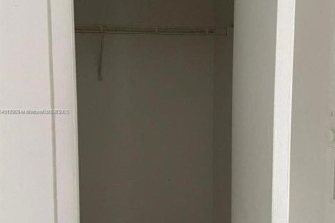 Townhouse in Miami, Florida 2 bedrooms, 86.4 sq.m. № 1714899 - photo 9