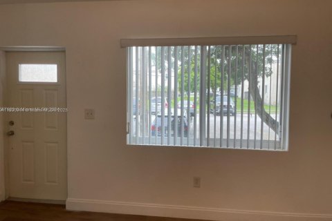 Townhouse in Miami, Florida 2 bedrooms, 86.4 sq.m. № 1714899 - photo 4