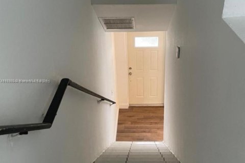 Townhouse in Miami, Florida 2 bedrooms, 86.4 sq.m. № 1714899 - photo 5