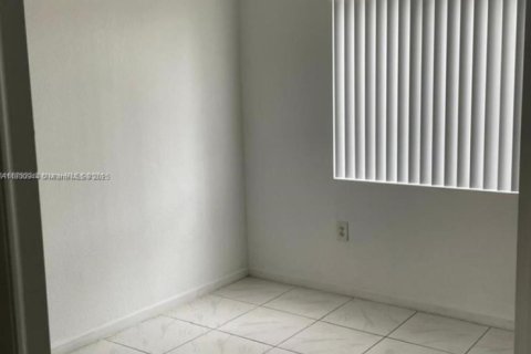 Townhouse in Miami, Florida 2 bedrooms, 86.4 sq.m. № 1714899 - photo 11