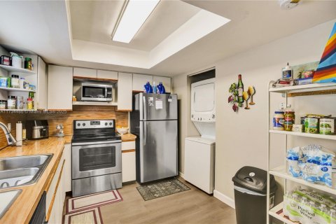 Townhouse in Miami, Florida 2 bedrooms, 65.96 sq.m. № 1484816 - photo 8