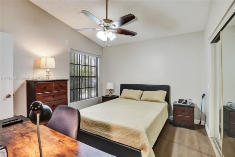 Townhouse in Miami, Florida 2 bedrooms, 65.96 sq.m. № 1484816 - photo 11