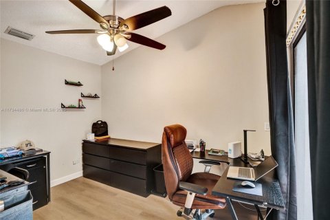 Townhouse in Miami, Florida 2 bedrooms, 65.96 sq.m. № 1484816 - photo 16