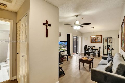 Townhouse in Miami, Florida 2 bedrooms, 65.96 sq.m. № 1484816 - photo 4