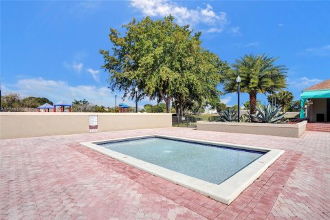 Townhouse in Miami, Florida 2 bedrooms, 65.96 sq.m. № 1484816 - photo 24