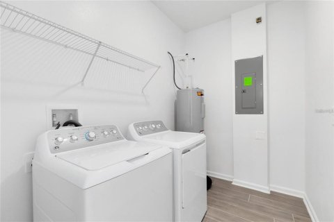 Townhouse in Winter Garden, Florida 3 bedrooms, 151.99 sq.m. № 2107579 - photo 11