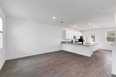 Townhouse in Winter Garden, Florida 3 bedrooms, 151.99 sq.m. № 2107579 - photo 4