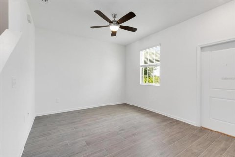 Townhouse in Winter Garden, Florida 3 bedrooms, 151.99 sq.m. № 2107579 - photo 3