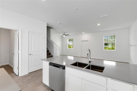 Townhouse in Winter Garden, Florida 3 bedrooms, 151.99 sq.m. № 2107579 - photo 7
