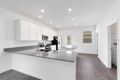 Townhouse in Winter Garden, Florida 3 bedrooms, 151.99 sq.m. № 2107579 - photo 5