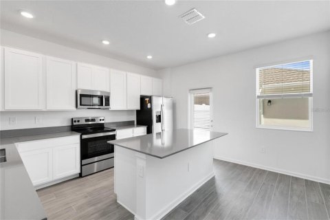 Townhouse in Winter Garden, Florida 3 bedrooms, 151.99 sq.m. № 2107579 - photo 6