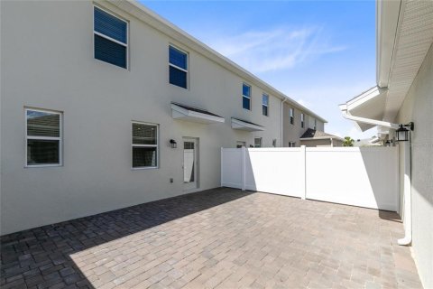 Townhouse in Winter Garden, Florida 3 bedrooms, 151.99 sq.m. № 2107579 - photo 9