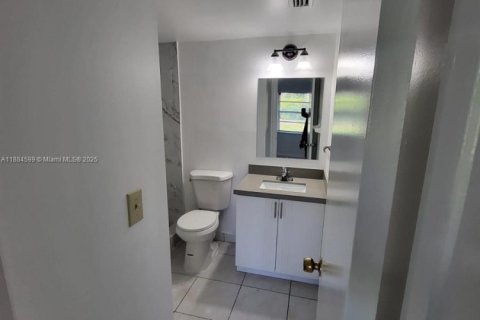 Condo in Coral Springs, Florida, 2 bedrooms  № 1931186 - photo 10