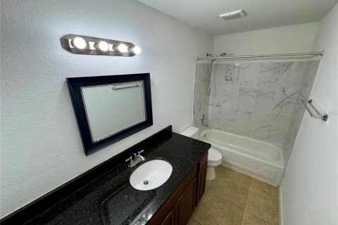 Condo in Orlando, Florida, 2 bedrooms № 2222220 - photo 18
