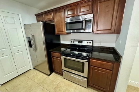 Condo in Orlando, Florida, 2 bedrooms № 2222220 - photo 7