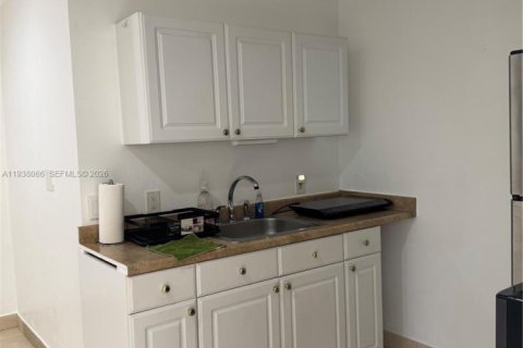Commercial property in Hollywood, Florida 1 bedroom, 60.39 sq.m. № 1995815 - photo 8